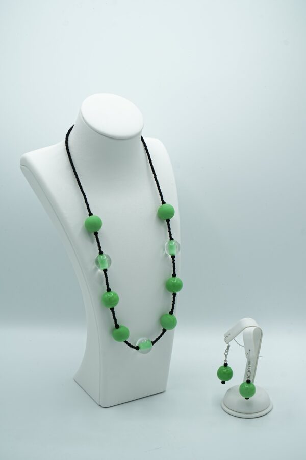 Opaque pearls with conteria beads - Image 5