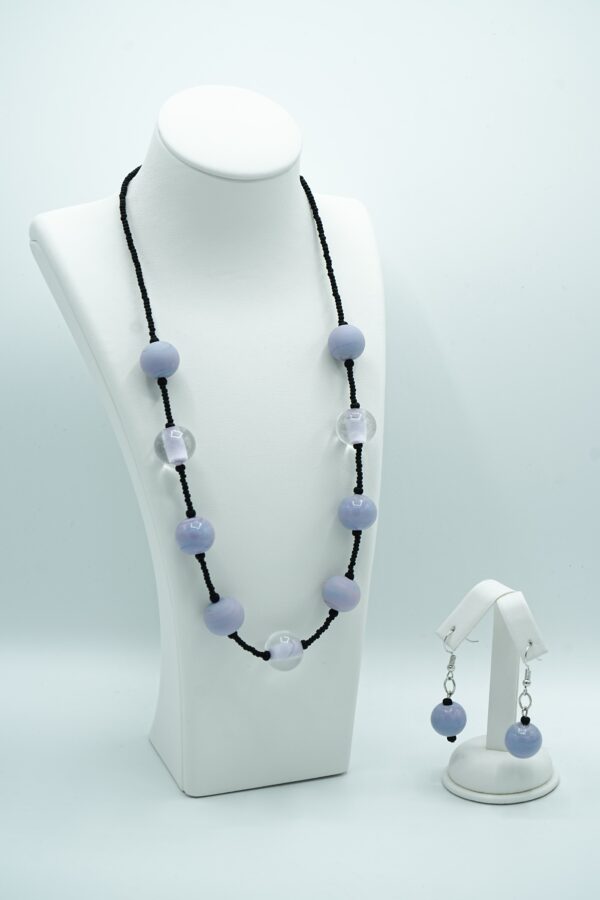 Opaque pearls with conteria beads - Image 3