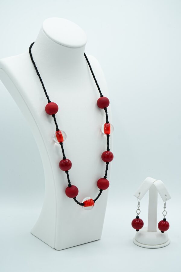 Opaque pearls with conteria beads - Image 12