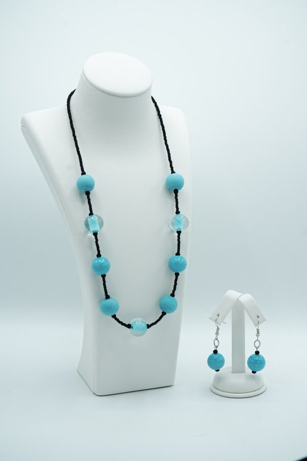 Opaque pearls with conteria beads - Image 11